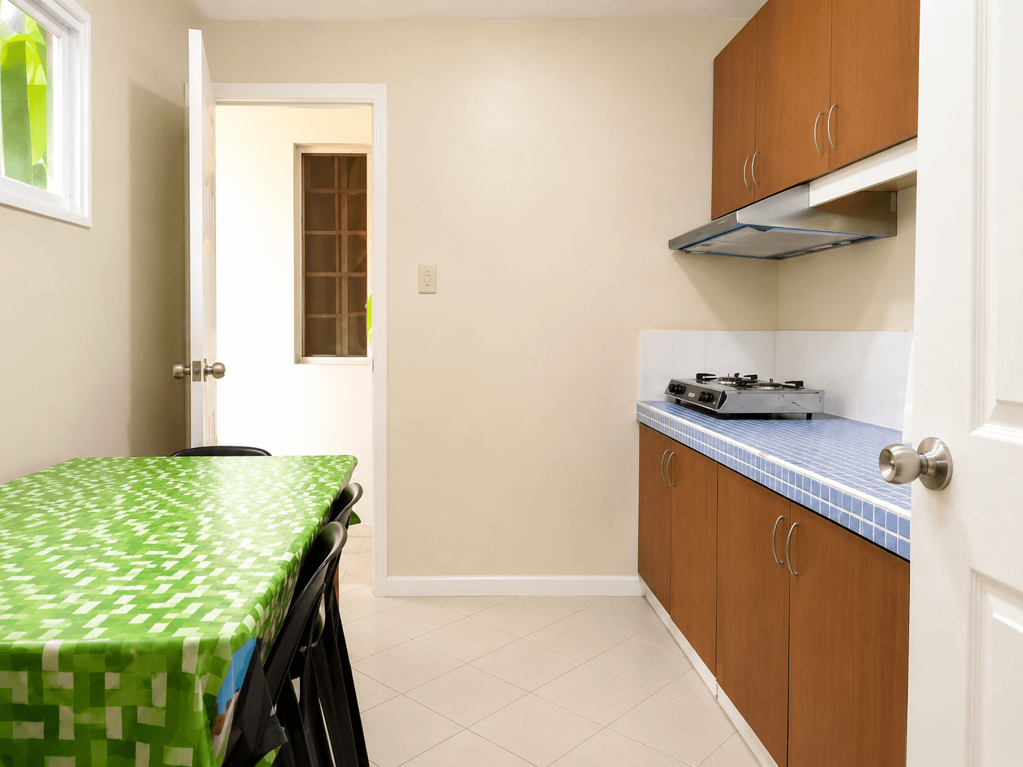Kitchen (Ref + Stove)