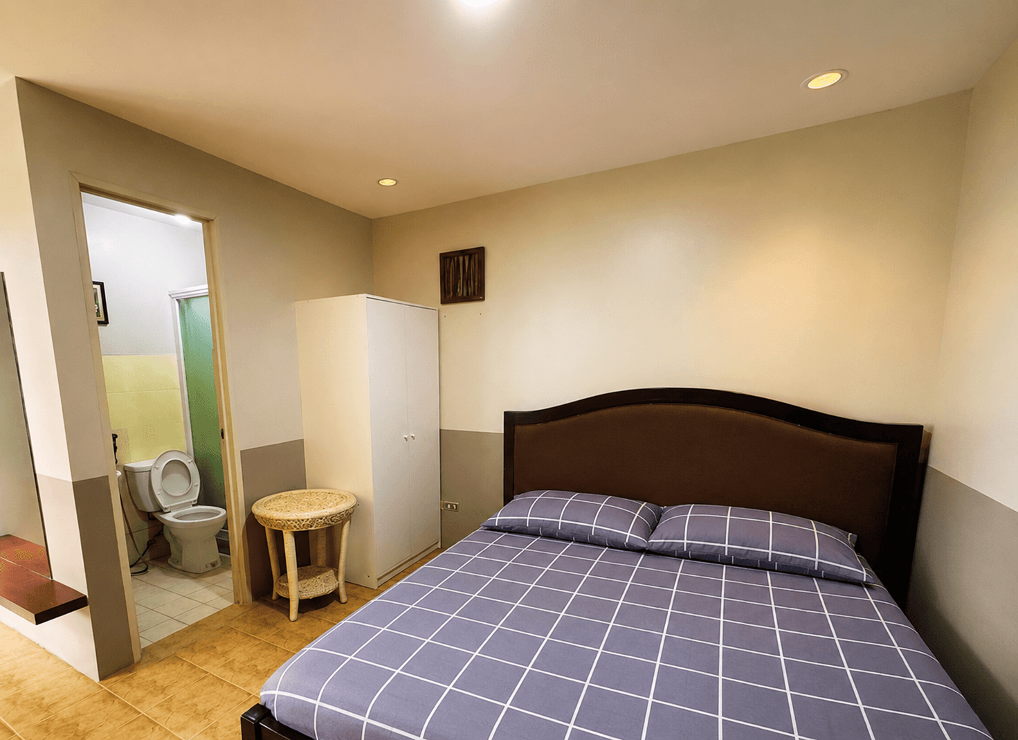 Small Room (AC + CR)